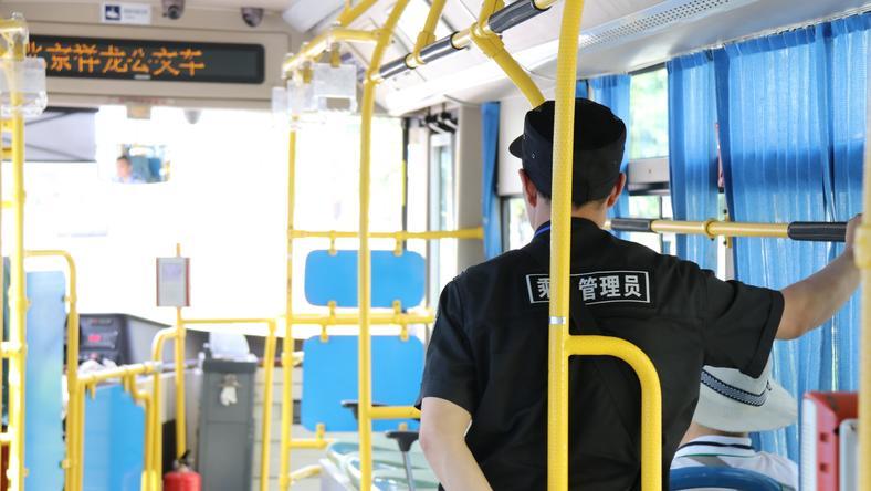 在北京,4万人生活在公交车上